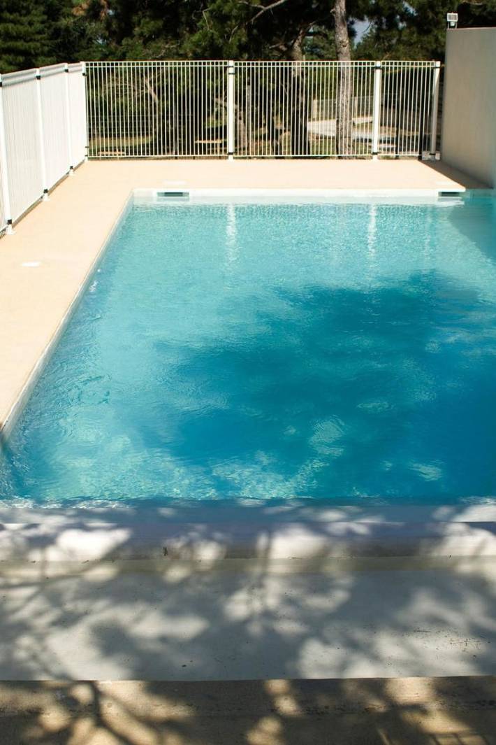 Hôtel pour 3 personnes, avec piscine et jardin dans Lac de Saint-Ferréol - 4