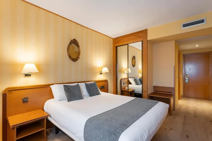 Hôtel pour 2 personnes, avec terrasse ainsi que piscine et jardin - 1