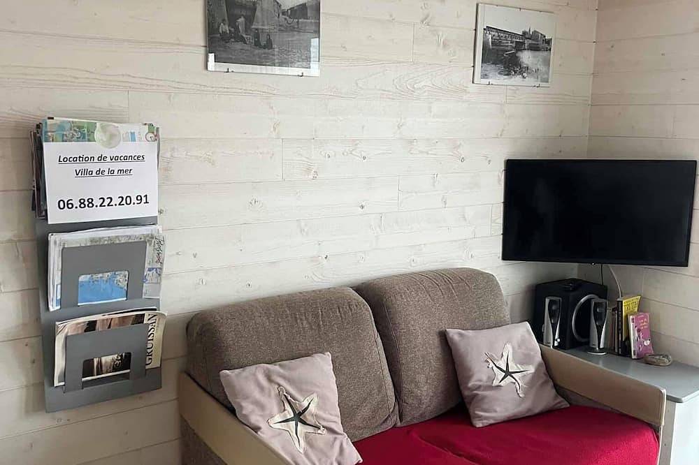 Chalet rénové, commerces et mer à pieds, Gruissan plage in Plage des Chalets, Gruissan