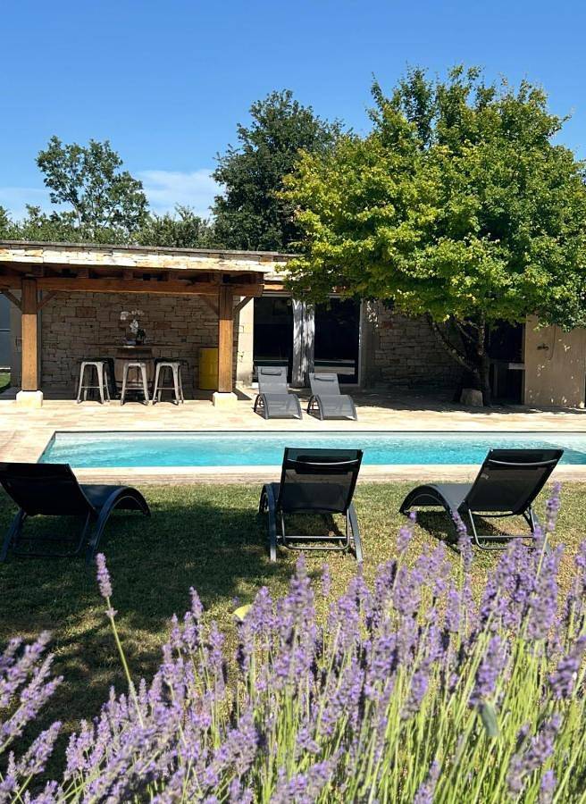Location de vacances pour 10 personnes, avec vue ainsi que jardin et piscine à Saint-Privat-de-Champclos - 4