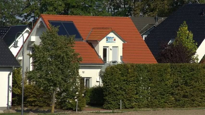 Ferienhaus für 6 Personen, mit Balkon und Terrasse sowie Whirlpool und Garten in Mecklenburgische Seenplatte