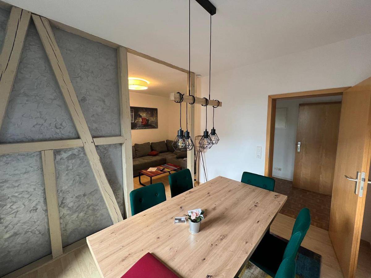 Ganze Wohnung, Apartment Napoleon, Nähe Zentrum, 2 Schlafzimmer, großer Balkon, free Wifi ,Parken in Wenigenjena, Jena