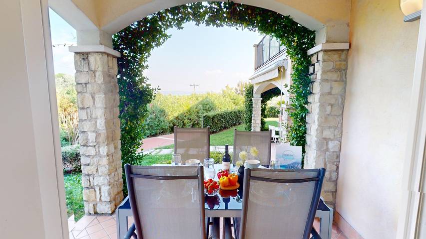 Ferienwohnung für 6 Personen, mit Pool und Seeblick sowie Garten in Manerba del Garda