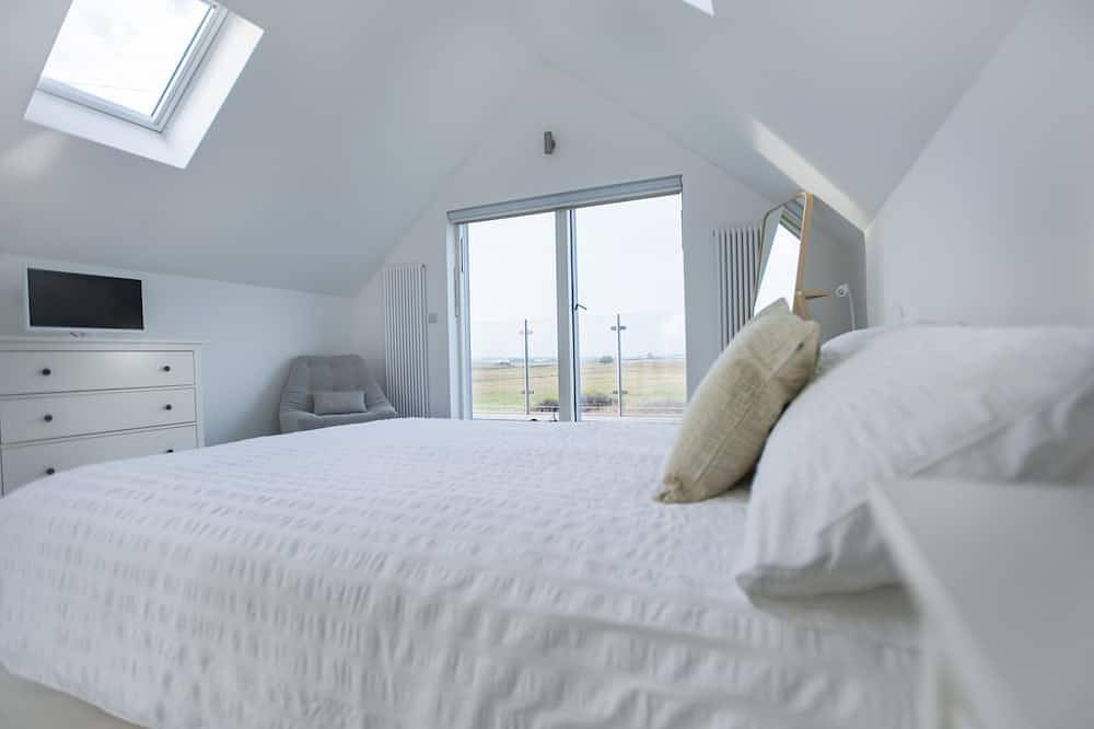 The Hutch - Seaside House In Southwold With Views Over The Dunes To The Sea in Southwold, Waveney District