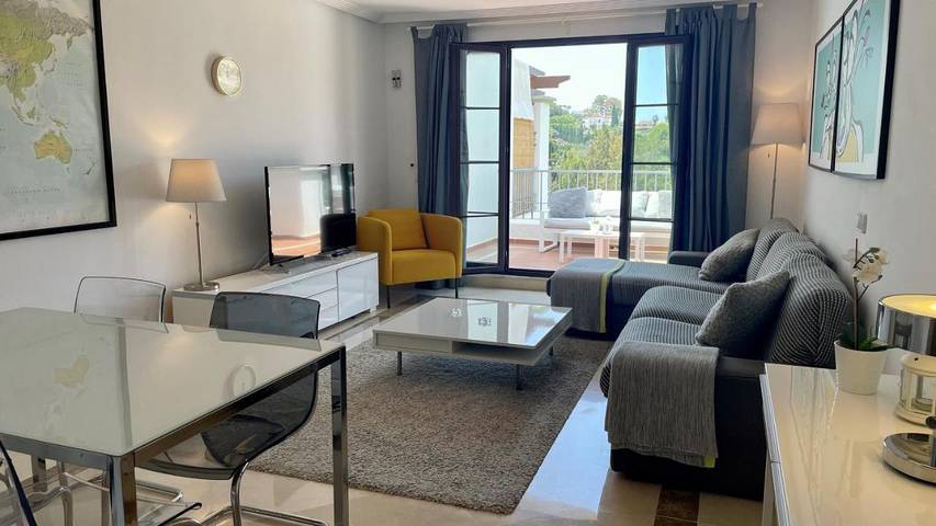 Vakantieappartement voor 4 personen, with uitzicht and terras as well as zwembad in Benahavís