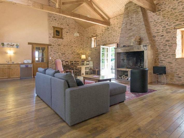 Location de vacances pour 6 personnes, avec Terrasse et Piscine à Chalais (Aquitaine) - 2