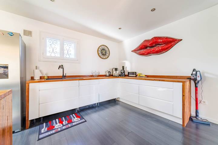 Gîte pour 4 personnes, avec jardin ainsi que piscine et balcon, adapté aux familles à Taradeau - 4