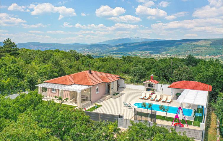 Bungalow für 6 Personen, mit Terrasse und Pool in Dalmatien