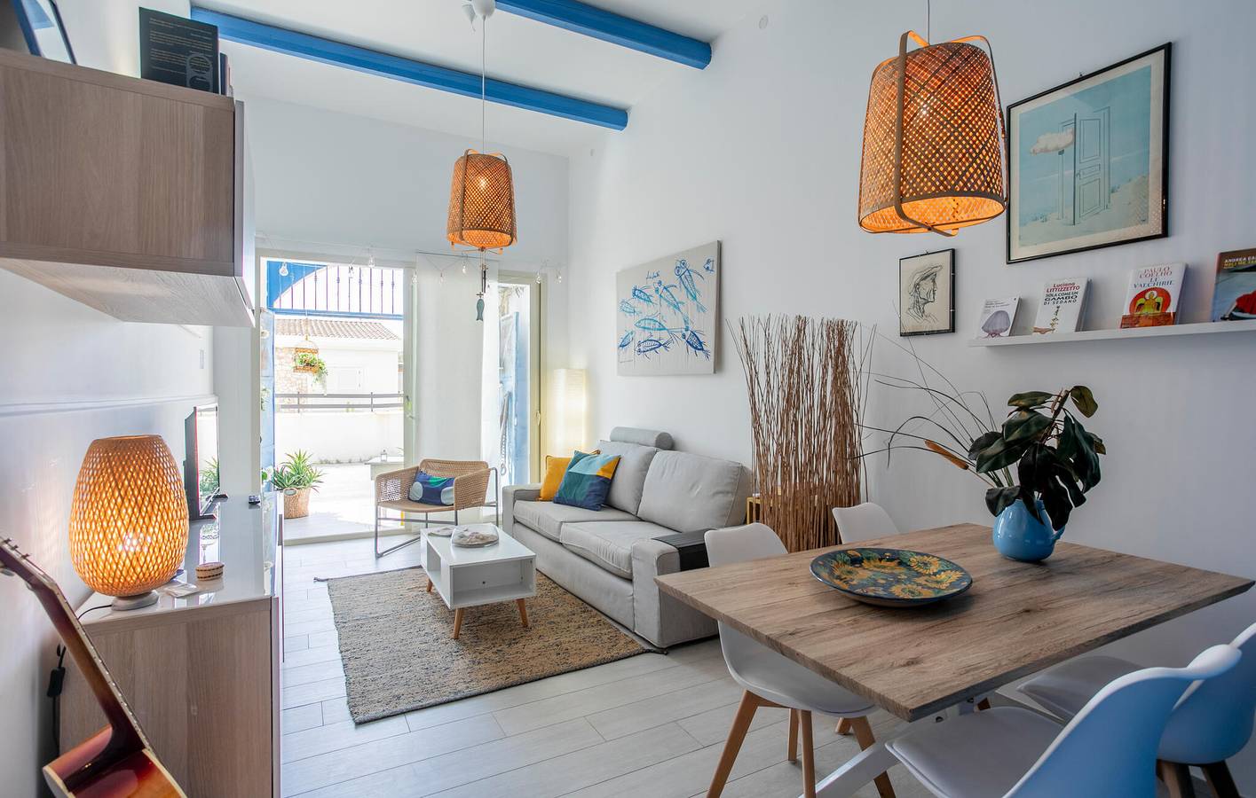 Apartment mit Meerblick, Terrasse und Parkplatz - 2,5 km zum Strand in Punta Braccetto, Ragusa