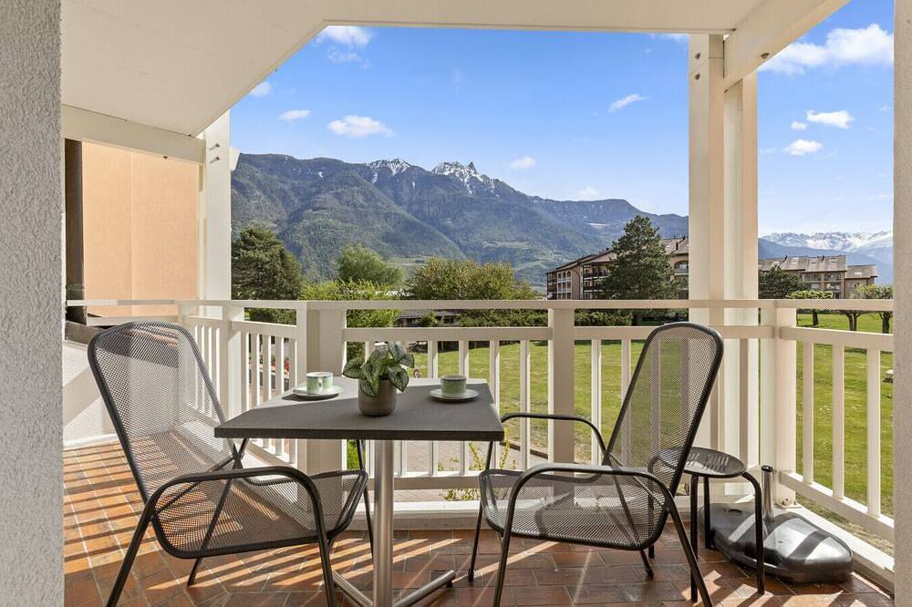 Ganze Wohnung, Les Tilleuls spa & mountain getaway in Saillon, Wallis