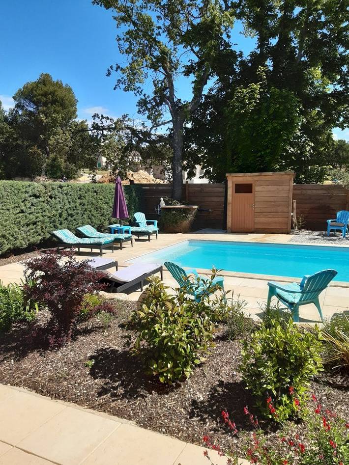 Gîte pour 3 personnes, avec piscine ainsi que jardin et terrasse