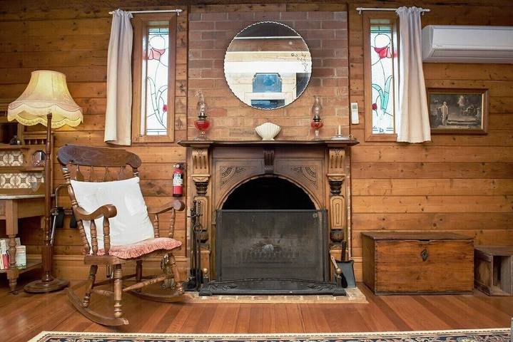 Cottage for 2 people, with hot tub and pool as well as balcony, with pets in Victoria