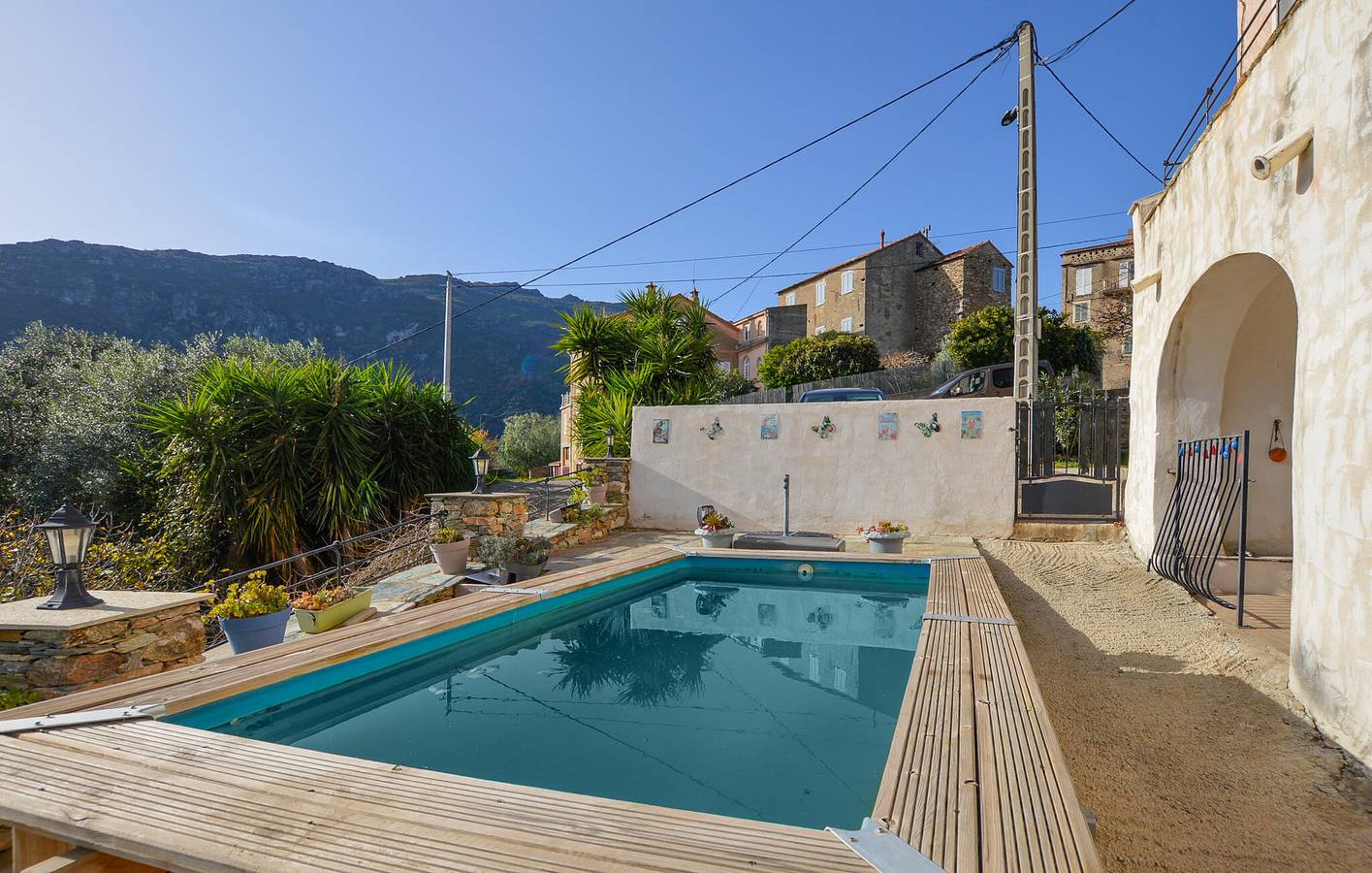 Ganze Ferienwohnung, Modernes Apartment mit Pool und WiFi, Nähe Stadtzentrum in Santo-Pietro-di-Tenda, Calvi und Umgebung
