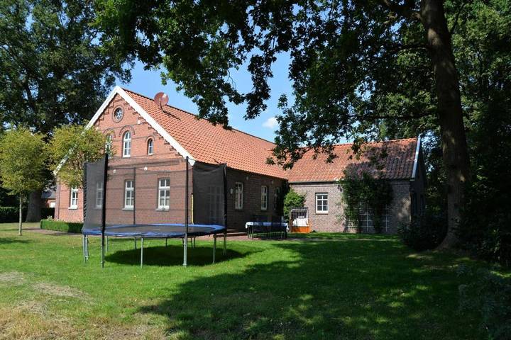Ferienhaus für 4 Personen, mit Whirlpool und Garten sowie Sauna, mit Haustier in Uplengen