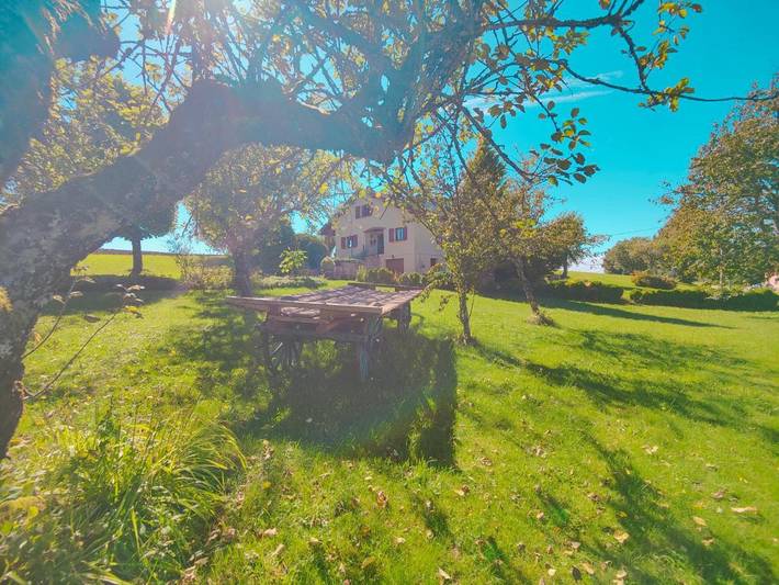 Location de vacances pour 10 personnes, avec Balcon et Terrasse ainsi que Jardin et Piscine à Bellefontaine (Vosges)
