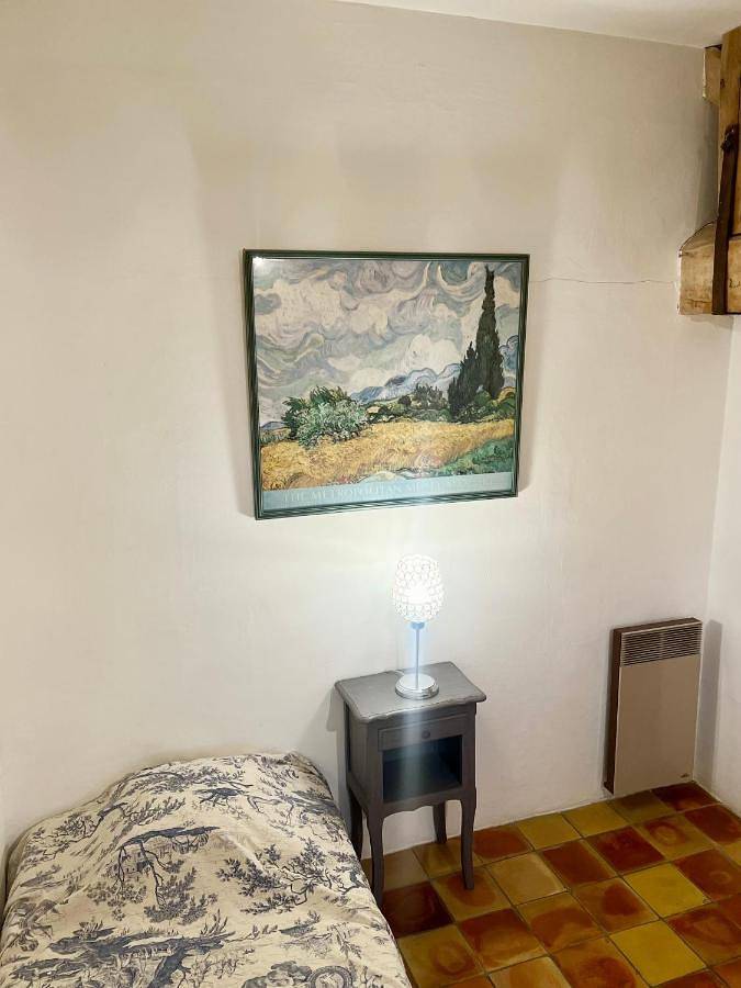 Triple Room with Shower in Coutras, Région de Libourne