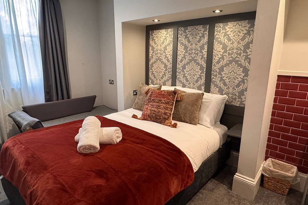 Double room / shared bathroom in Market Ward, Cambridge