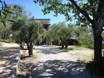 Gîte pour 2 personnes, avec terrasse et jardin en Ardèche