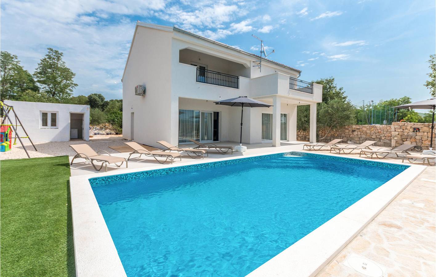 Charmantes, ca. 18 m² großes Apartment mit Pool, Küche und kostenlosem WLAN in Grad Benkovac, Zadar