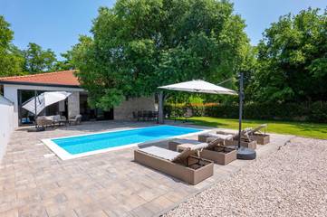 Location de vacances pour 10 personnes, avec piscine ainsi que jardin et vue dans Međugorje