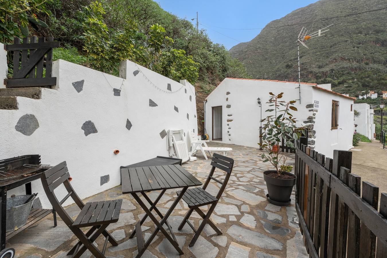 Gîte rural « El Balcón De Petra » avec vue sur mer, terrasse privée et Wi-Fi in Las Poyatas, Hermigua