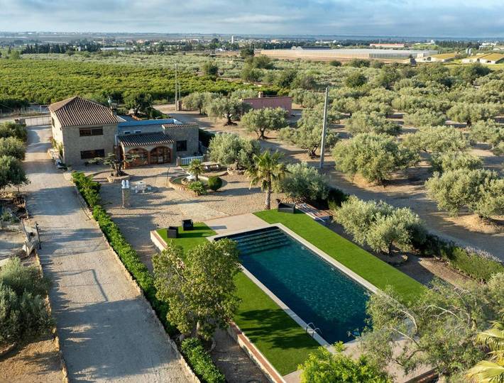 Casa rural para 12 personas, con jardín y vistas además de terraza y piscina, Se admiten mascotas en La Ampolla - 3