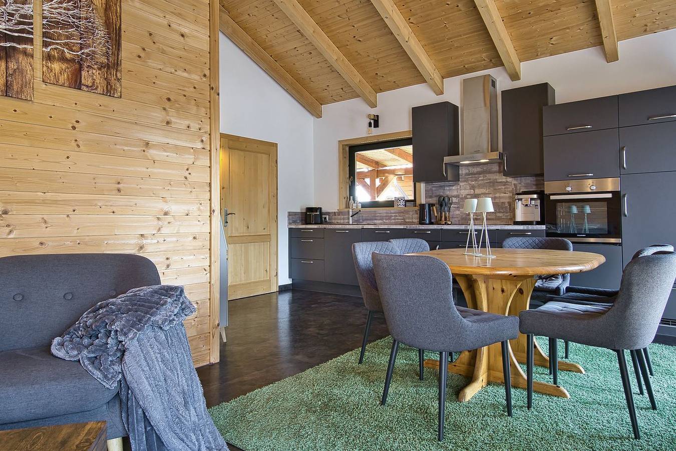 Stilvolles Ferienhaus für 4 Personen mit privater Fasssauna in Rieden (Eifel), Osteifel