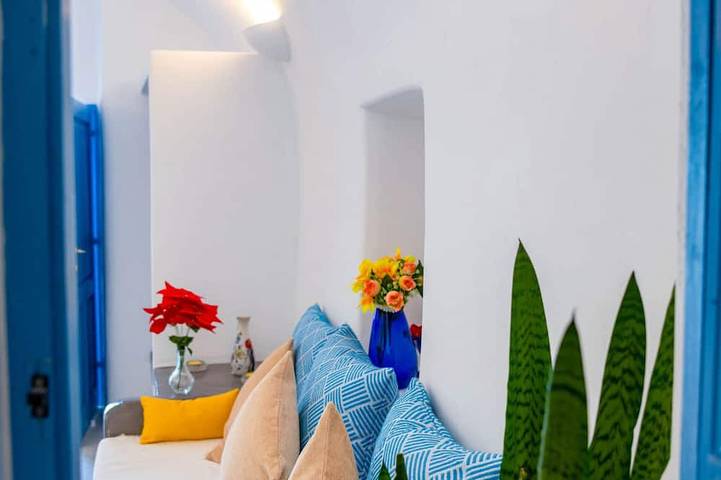 Holiday home for 7 people, with garden and terrace in Santorini