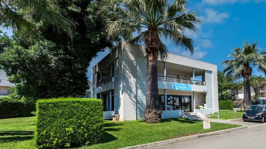 Gîte pour 5 personnes, avec balcon et piscine dans Port de Cannes Marina