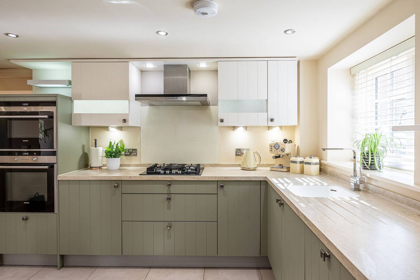 Sandsend - Rambling Rose in North York Moors National Park