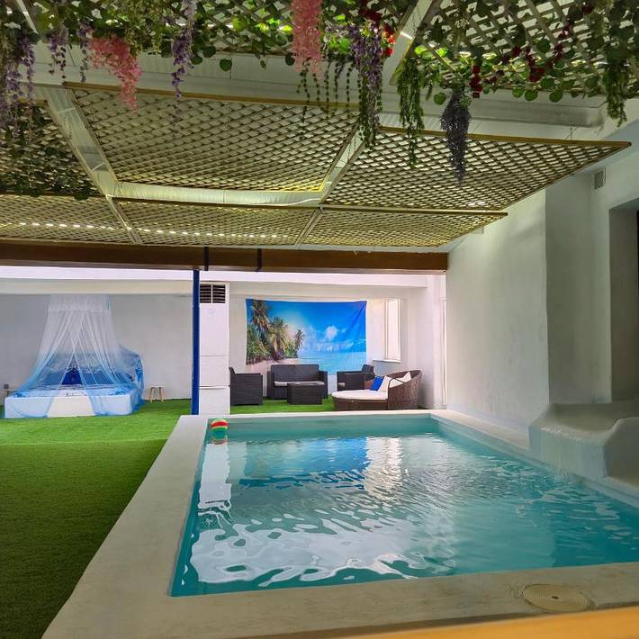 Chalet para 20 personas, con jardín además de piscina y jacuzzi, Familias con niños - 1