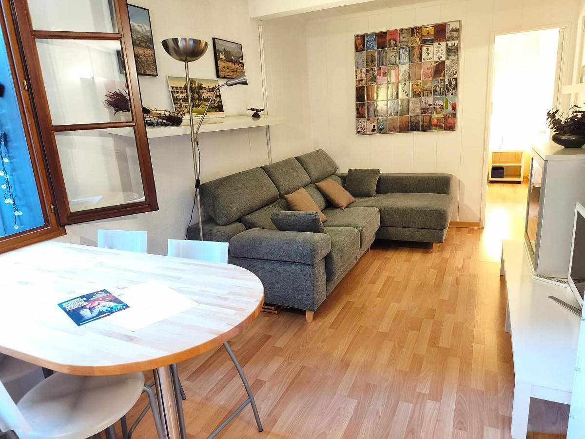 Appartement entier, Estudio con piscina en Enveitg in Enveitg, Parc naturel régional des Pyrénées catalanes