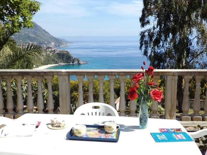 Casa vacanza per 6 persone, con Balcone e Terrazza nonché Giardino a Faro Capo Vaticano