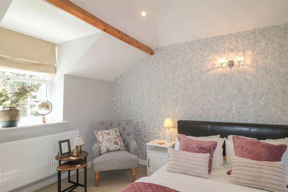 The Little Vicarage, family friendly, country holiday cottage in Mark in Mark, Somerset