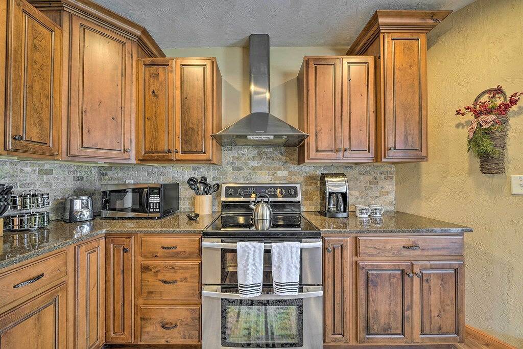 Ganze Wohnung, Idyllic Somerset Condo: Ski, Hike & Relax! in Hidden Valley, Pennsylvania