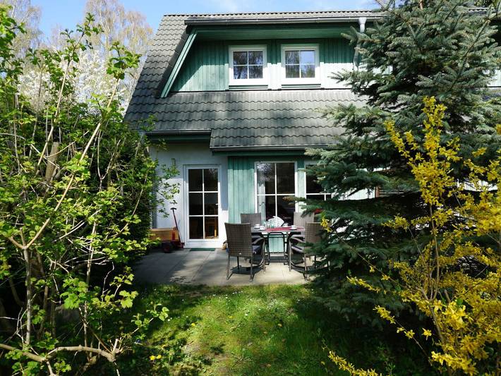 Bungalow für 4 Personen, mit Terrasse und Garten