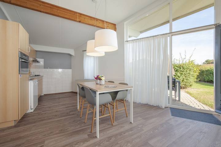 Bungalow voor 4 personen, with Balkon/Terras and Terras as well as Tuin in Domburg