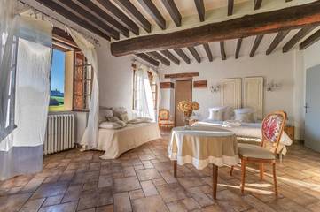 Gîte pour 4 personnes, avec jardin ainsi que vue et piscine à Hanches