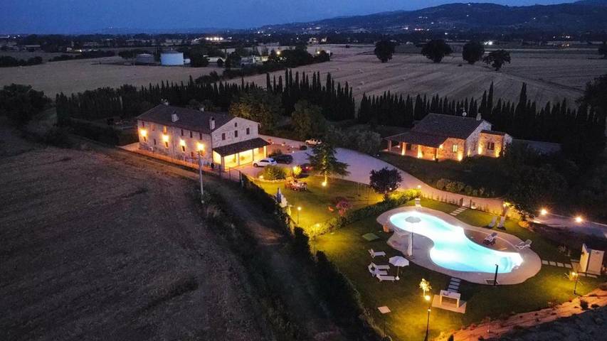 Casa vacanza per 3 persone, con Giardino e Piscina nonché Panorama a Bastia Umbra