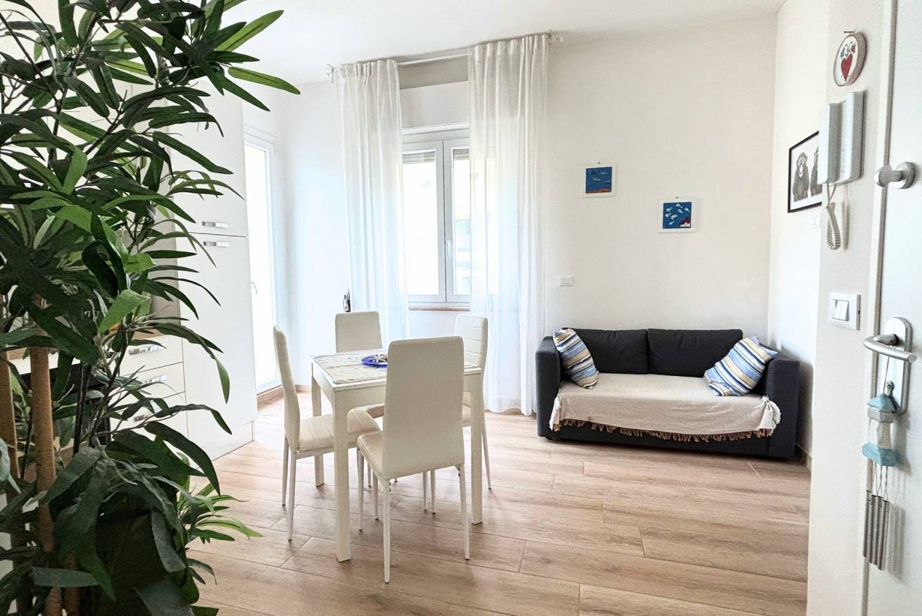 Ganze Wohnung, Ferienwohnung für 5 Personen mit Balkon/Terrasse in Gatteo A Mare, Forlì-Cesena Provinz