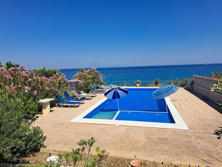 Ferienwohnung für 5 Personen, mit Balkon und Garten sowie Pool und Ausblick auf den Peloponnes - 2