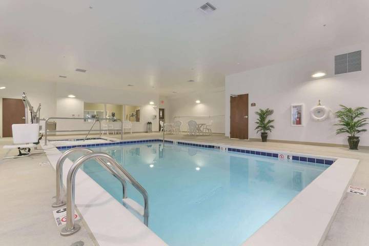 Hôtel pour 4 personnes, avec piscine et jacuzzi à Minot - 2