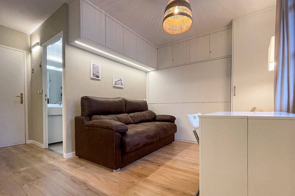 Entire apartment, El Refugio de Enveitg in Enveitg, Prades region