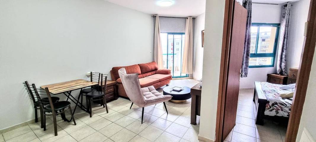 Appartement de vacances pour 3 personnes, avec piscine et vue ainsi que balcon et sauna, animaux acceptés