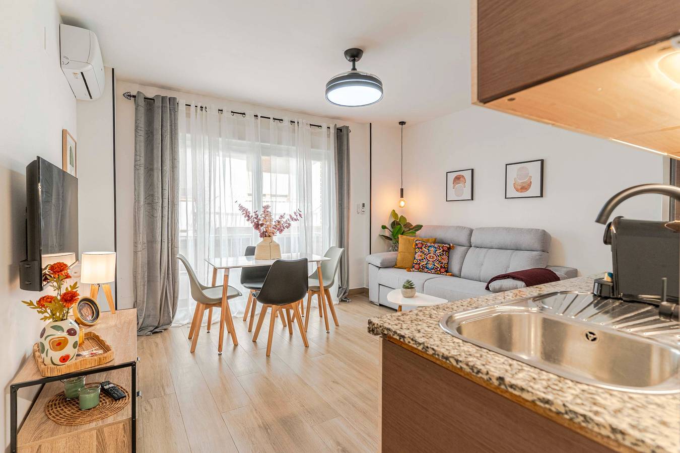 Entire apartment, Apartment 'Apartamento Canasteros 12 Centro' with Balcony, Wi-Fi and Air Conditioning in Centro-Sagrario, Granada