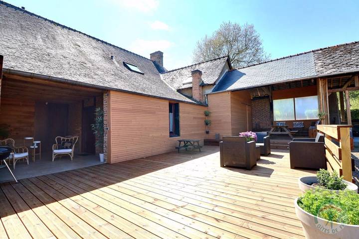Gîte pour 4 personnes, avec Terrasse et Jardin ainsi que Piscine et Vue à Le Rheu