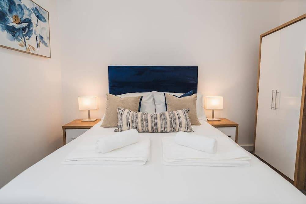 Ganze Wohnung, Apartment-Eigenes Badezimmer in Wakefield, Westliches Yorkshire