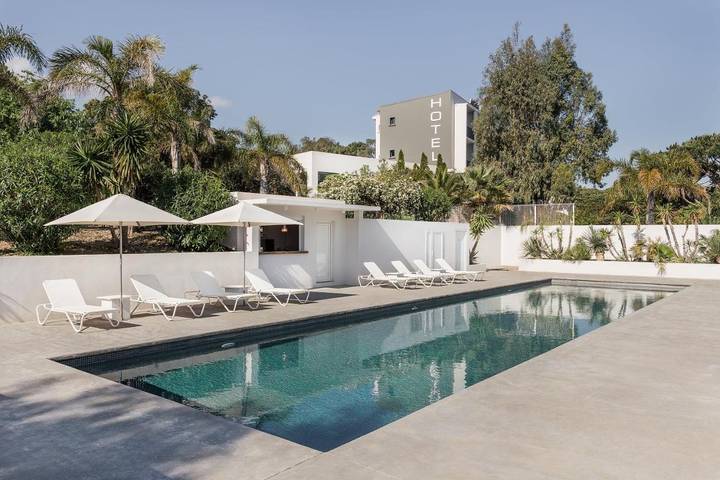 Hôtel pour 2 personnes, avec jacuzzi et sauna ainsi que jardin et piscine