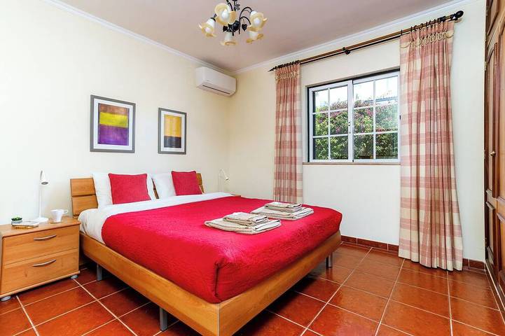 Charmanter, freistehender Bungalow mit privatem Pool, 5 Minuten von Praia Verde 94153 / Al entfernt in Quinta do Sobral, Castro Marim