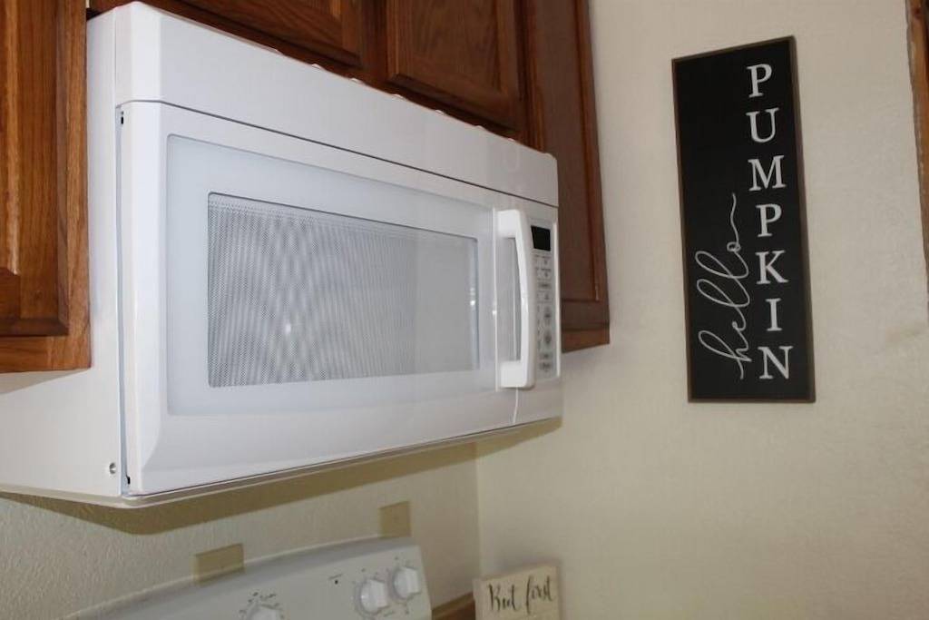 Log Cabin 12 with Hot Tub at Osborn Boat Ramp on Patoka Lake in Patoka Lake